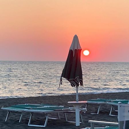 فيلا Rosso Tramonto Luxury-White- Ladispoli, Lungomare Regina Elena 58 المظهر الخارجي الصورة